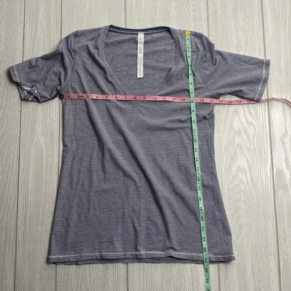 Lululemon Tonka Striped Cadet Blue & White Go Go V Neckline T-Shirt Size 6